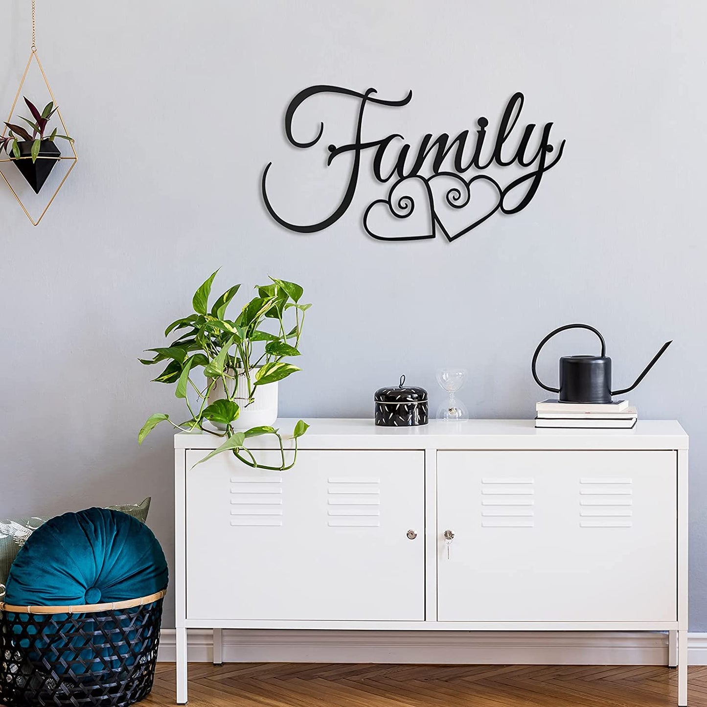 Family Wall Sign Family Wall Decor Sign Family Word Wall Art Family Wall Hanging Decoration for Home Dining Room Kitchen Door Decorations Wall Decor (Black,Metal)