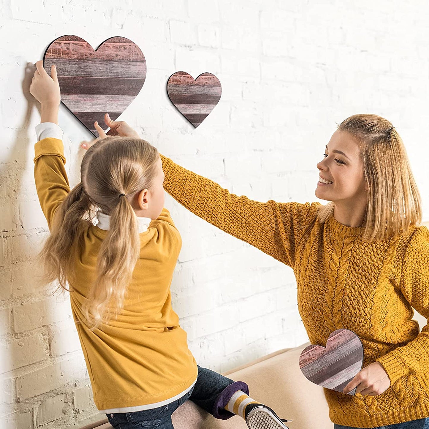 3 Pcs Heart Shaped Wood Sign Buffalo Plaid Decor for Kitchen Bedroom Bathroom Living Room Wooden Heart Wall Sign Rustic Hanging Plaque Christmas Decor, 3 Sizes (Red Brown Wood Grain)